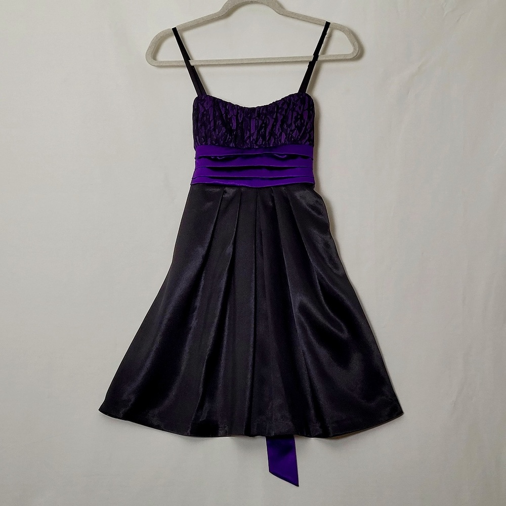 Black and Purple Sleeveless Formal Cocktail Dress Size 3